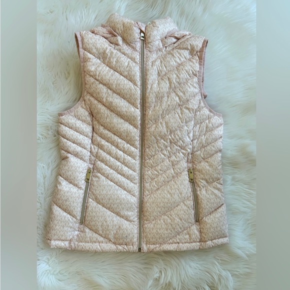 New! Michael Kors Down Sleeveless Vest - Picture 2 of 16